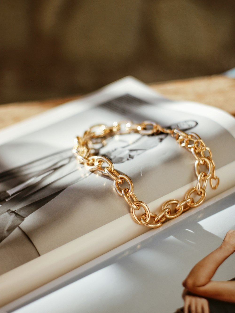 Soft Curve Band alternate angle (demonstration image)